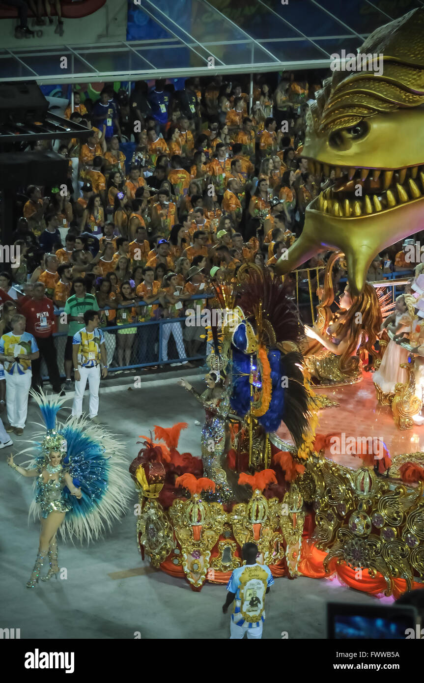 Beija-Flor samba school parading at Rio Carnival 2016 Stock Photo