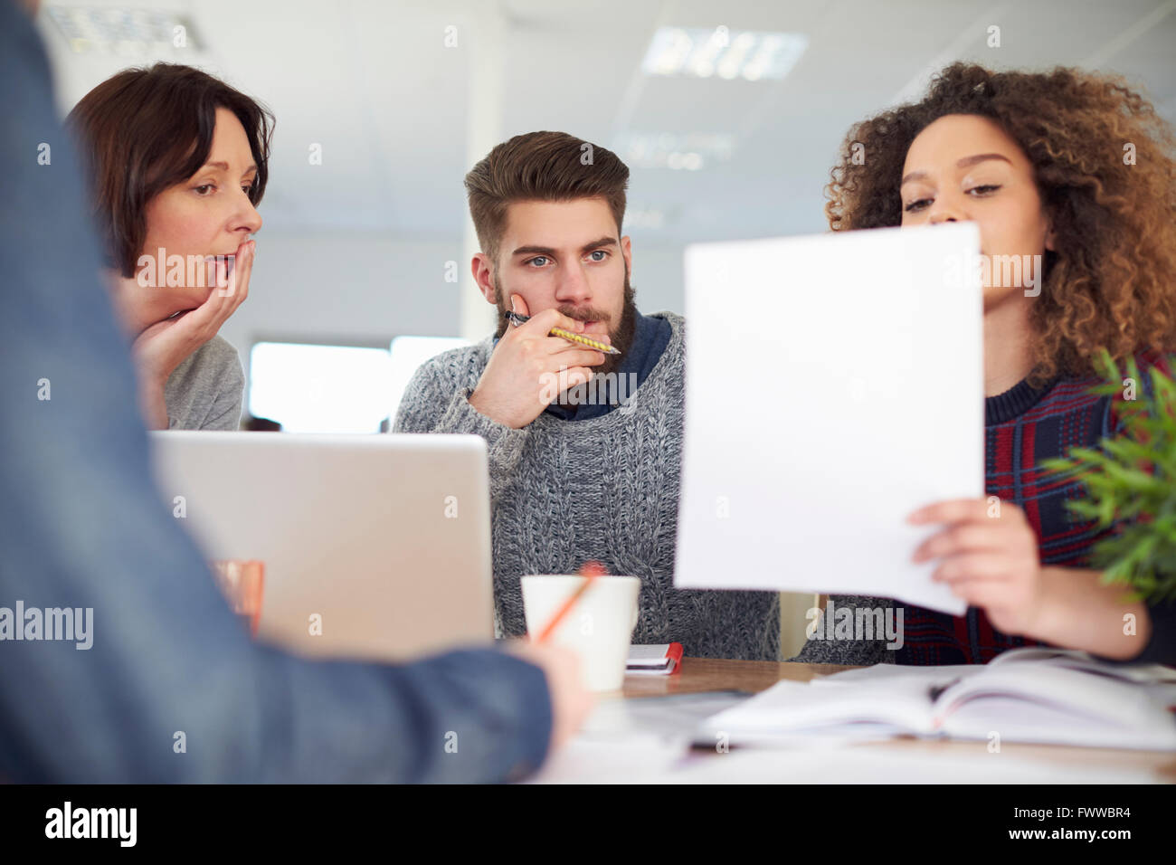 Busy people in office hi-res stock photography and images - Alamy
