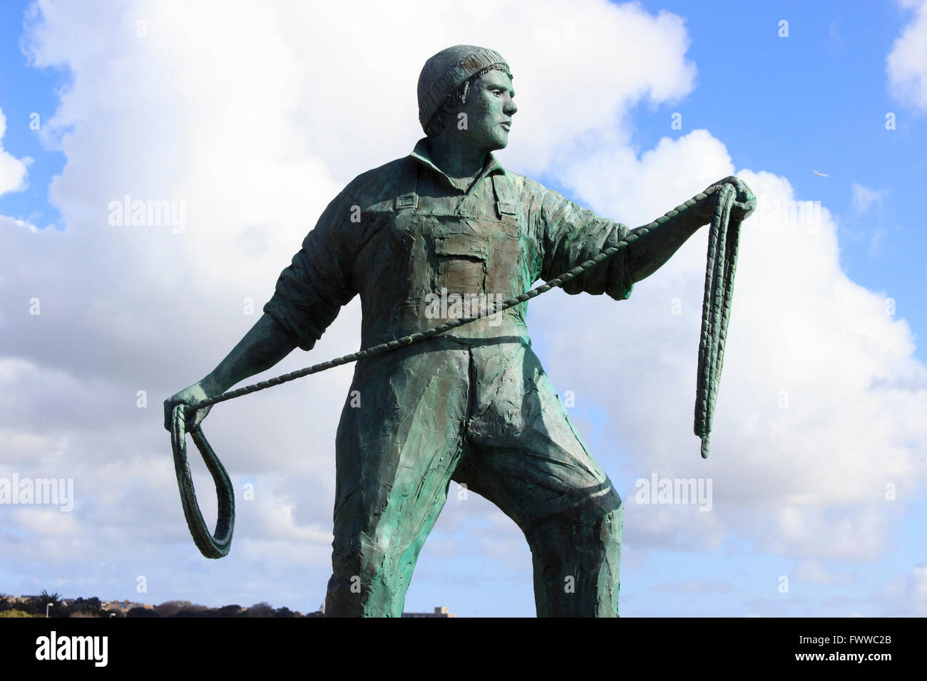 Bronze memorial sculpture of a Cornish fisherman by Tom Leaper stands