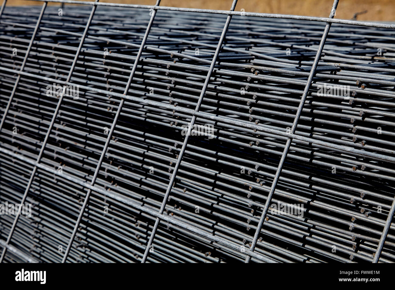 Concrete steel mesh hi-res stock photography and images - Alamy