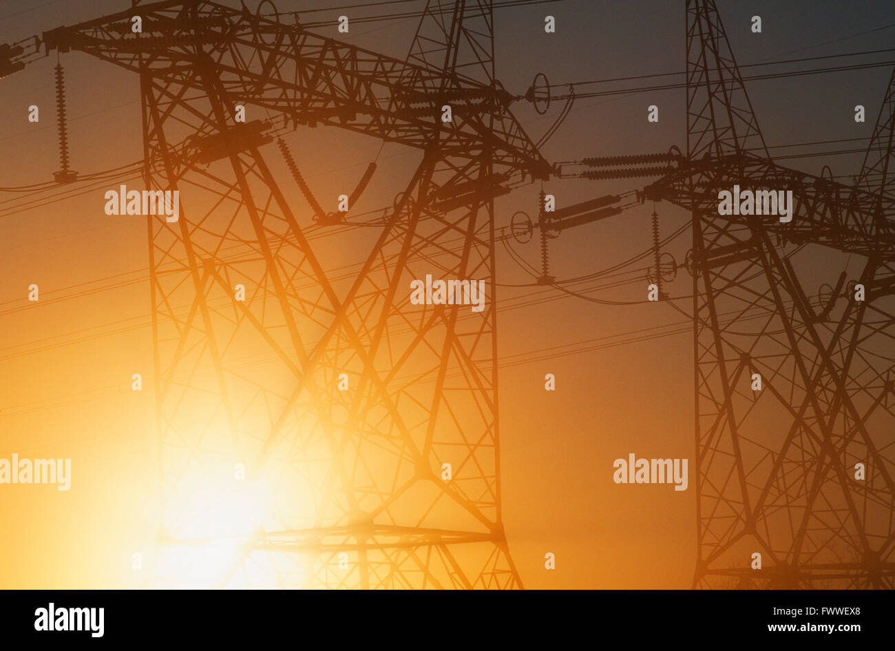 high-voltage-power-transmission-lines-FWWEX8.jpg