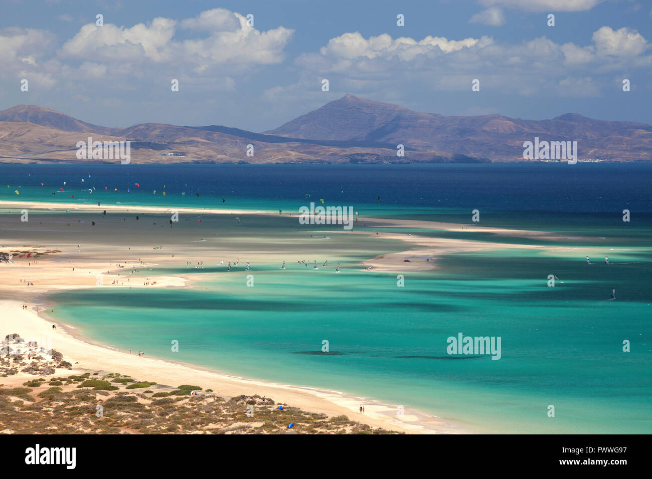 Beach and turquoise sea with windsurfers, Playa Risco del Paso, Playa de  Sotavento, Jandia, Fuerteventura, Canary Islands, Spain Stock Photo - Alamy
