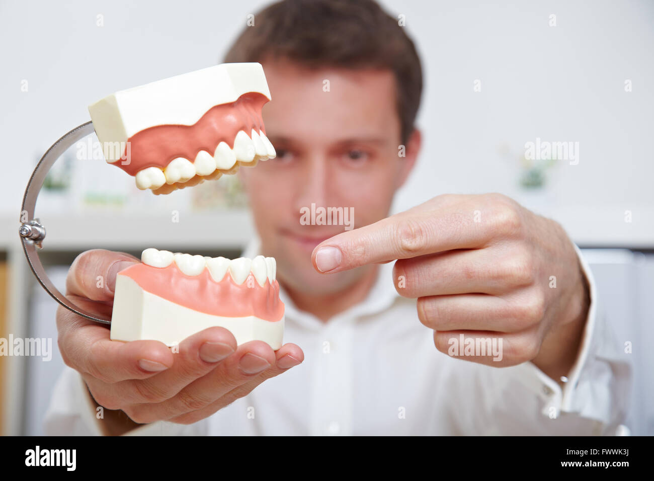Как называется протезист. Ортопедическая стоматология. Стоматолог. Снимки людей с протезами зубов.