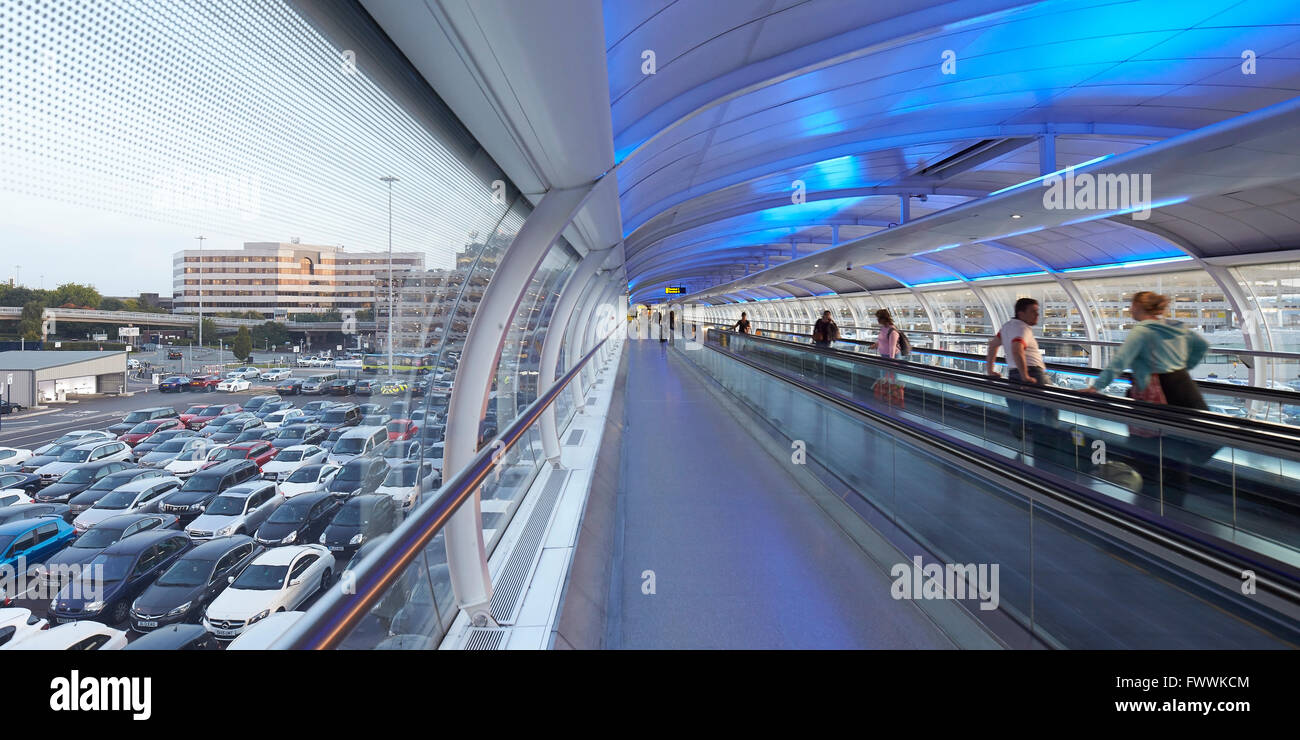 Tunnel of Skylink Walkway. Manchester Airport, Manchester, United Stock Photo: 101982292 - Alamy