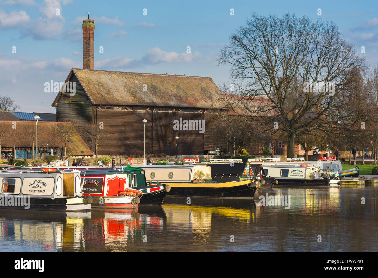 England river canal scene, view of the canal beside Bancroft Gardens in the centre of Stratford Upon Avon, England, UK Stock Photo