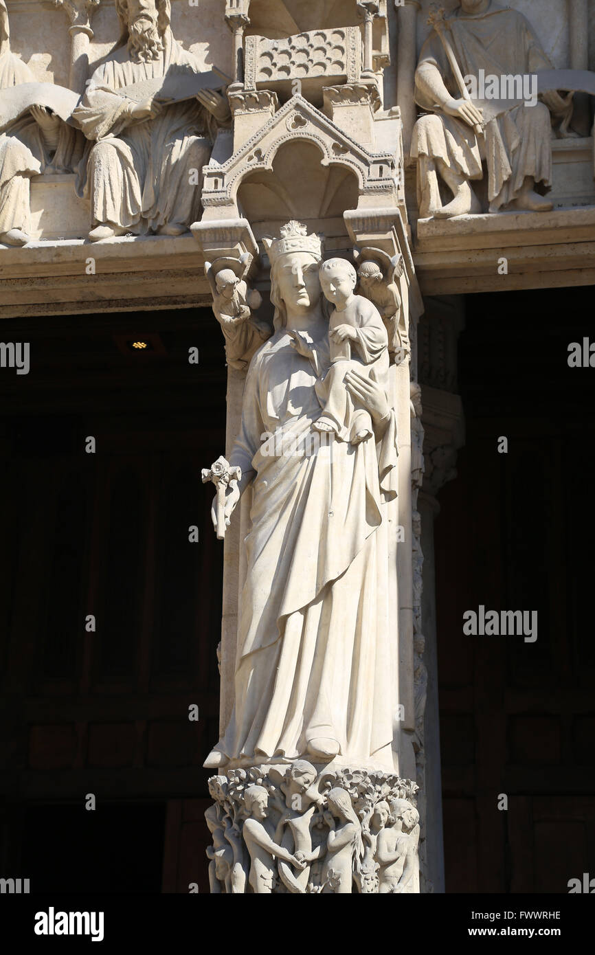 France. Paris. The Western facade, Cathedral of Notre-Dame. Gothic. 13th c. Portal of the Virgin.Virgin with child, mullion. Stock Photo