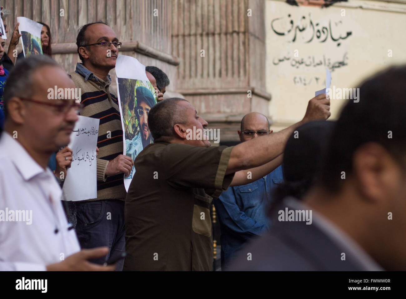 Cairo, Egypt. 7th Apr, 2016. Demonstration in front of the Egyptian Journalists' Syndicate in solidarity with their colleagues and their families detained in Egypt and to demand the release of imprisoned journalists © Fayed El-Geziry/ZUMA Wire/Alamy Live News Stock Photo