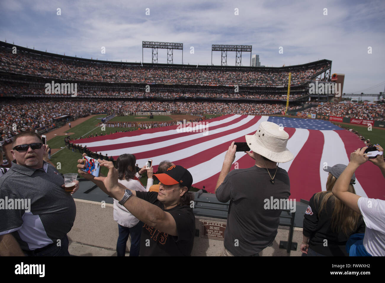 San francisco giants fans hold hi-res stock photography and images - Alamy