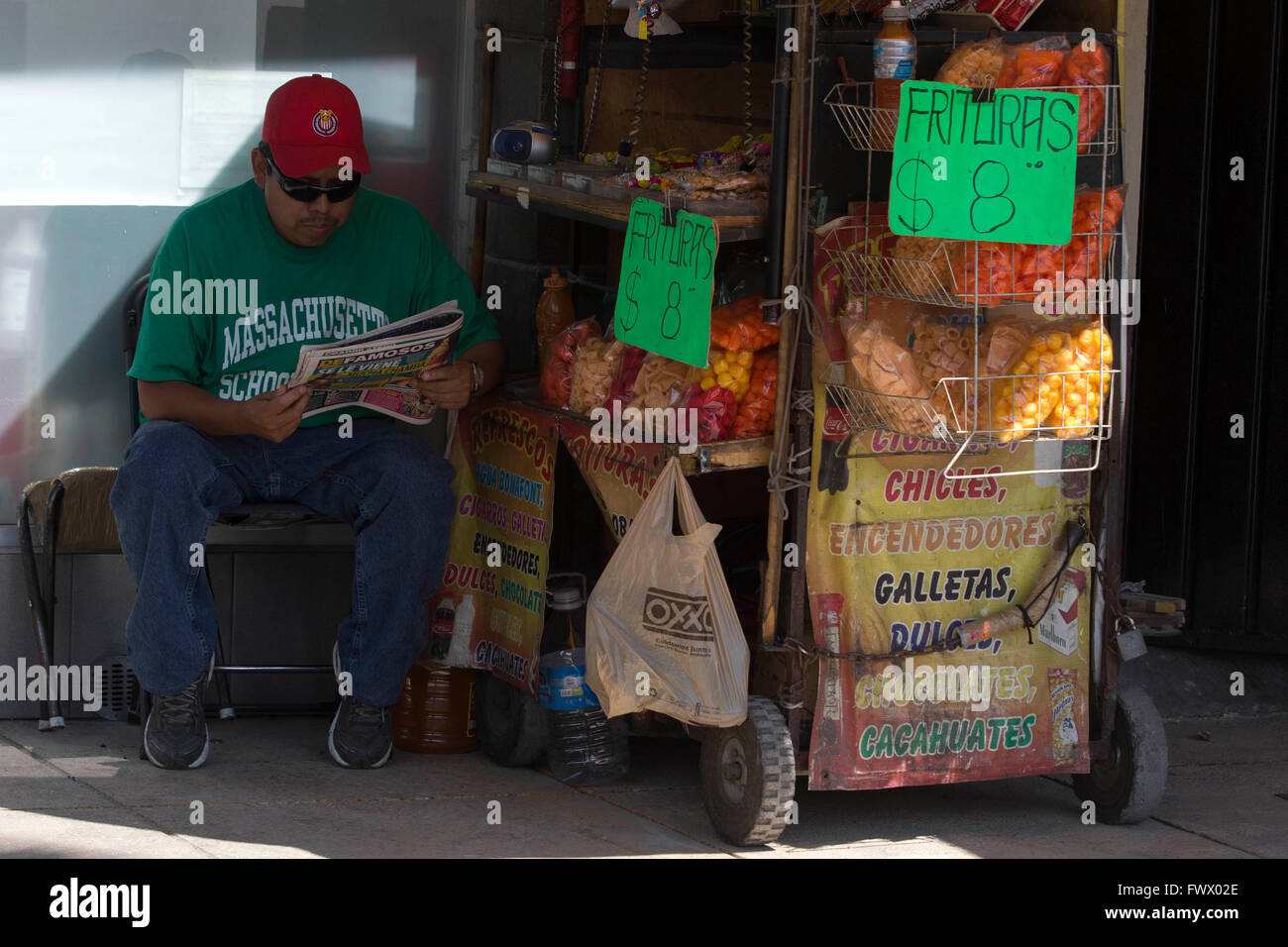 Mexico City, Mexico. 7th Apr, 2016. A person sells fry-up in a street stall in Mexico City, capital of Mexico, on April 7, 2016. According to local press, in Mexico around the 70 percent of adults have obesity or overweight and the country registers the highest number of deaths from diabetes in Latin America, revealed in a study of the World Health Organization. UN Secretary-General Ban Ki-moon on Thursday said that diabetes now causes some 1.5 million deaths a year and called for healthier lifestyles on this year's World Health Day. © Alejandro Ayala/Xinhua/Alamy Live News Stock Photo