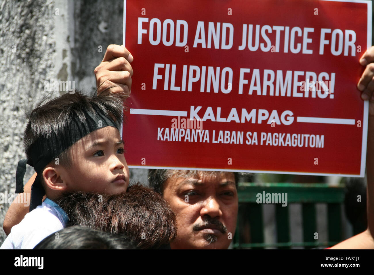Philippines. 8th Apr, 2016. A young kid looks on as protesters called for justice for the 3 farmers alegedly killed by riot control police officers in Kidapawan, Cotabato province. Protesters trooped to the gates of the Department of Agriculture in Quezon City to air their call for justice on the Kidapawan incident where 3 farmers were allegedly shot by police officers. The farmers called for more government support as they suffer drought caused by the El Nino phenomenon. © J Gerard Seguia/ZUMA Wire/Alamy Live News Stock Photo