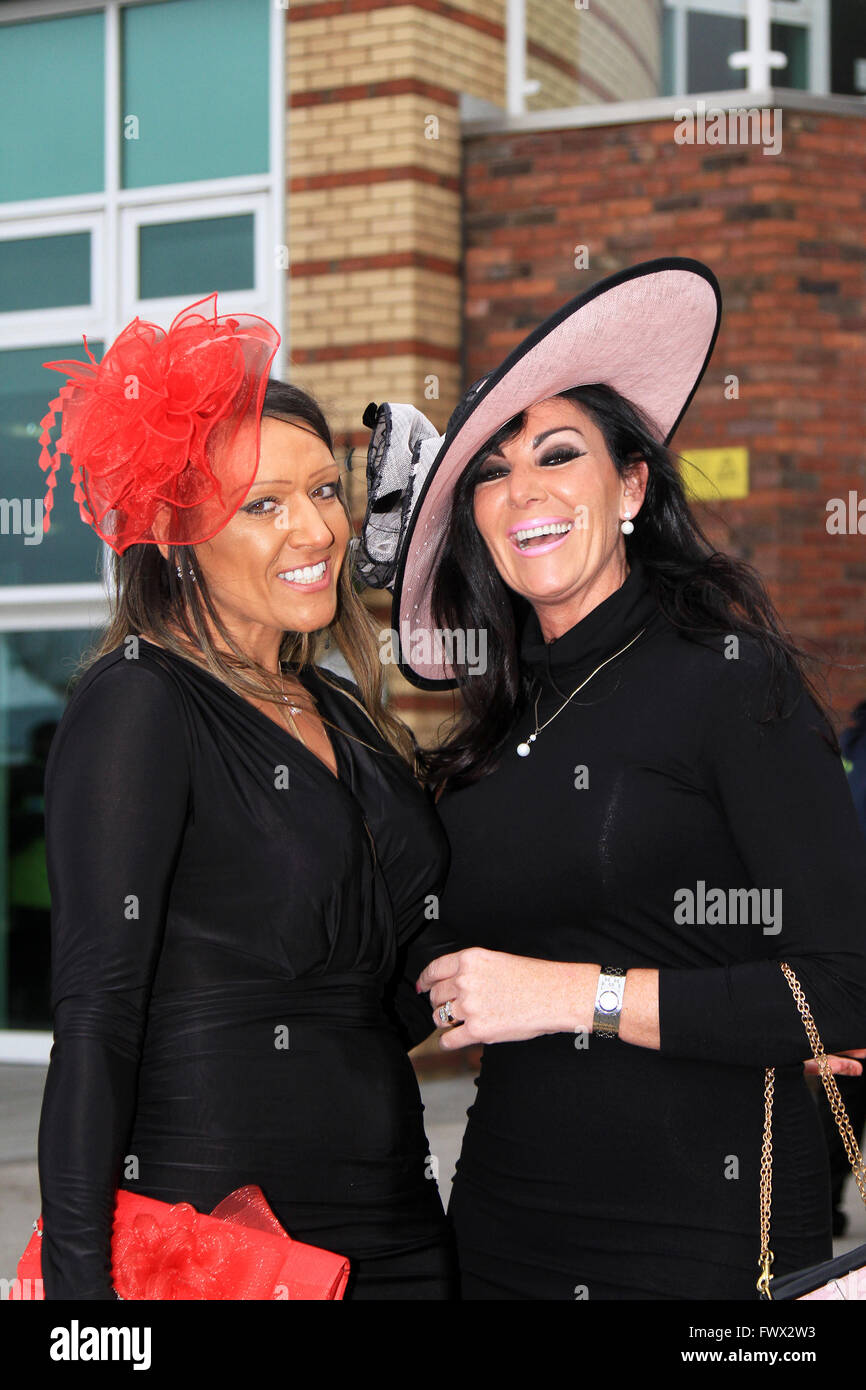 Ladies day aintree race course hi-res stock photography and images - Alamy
