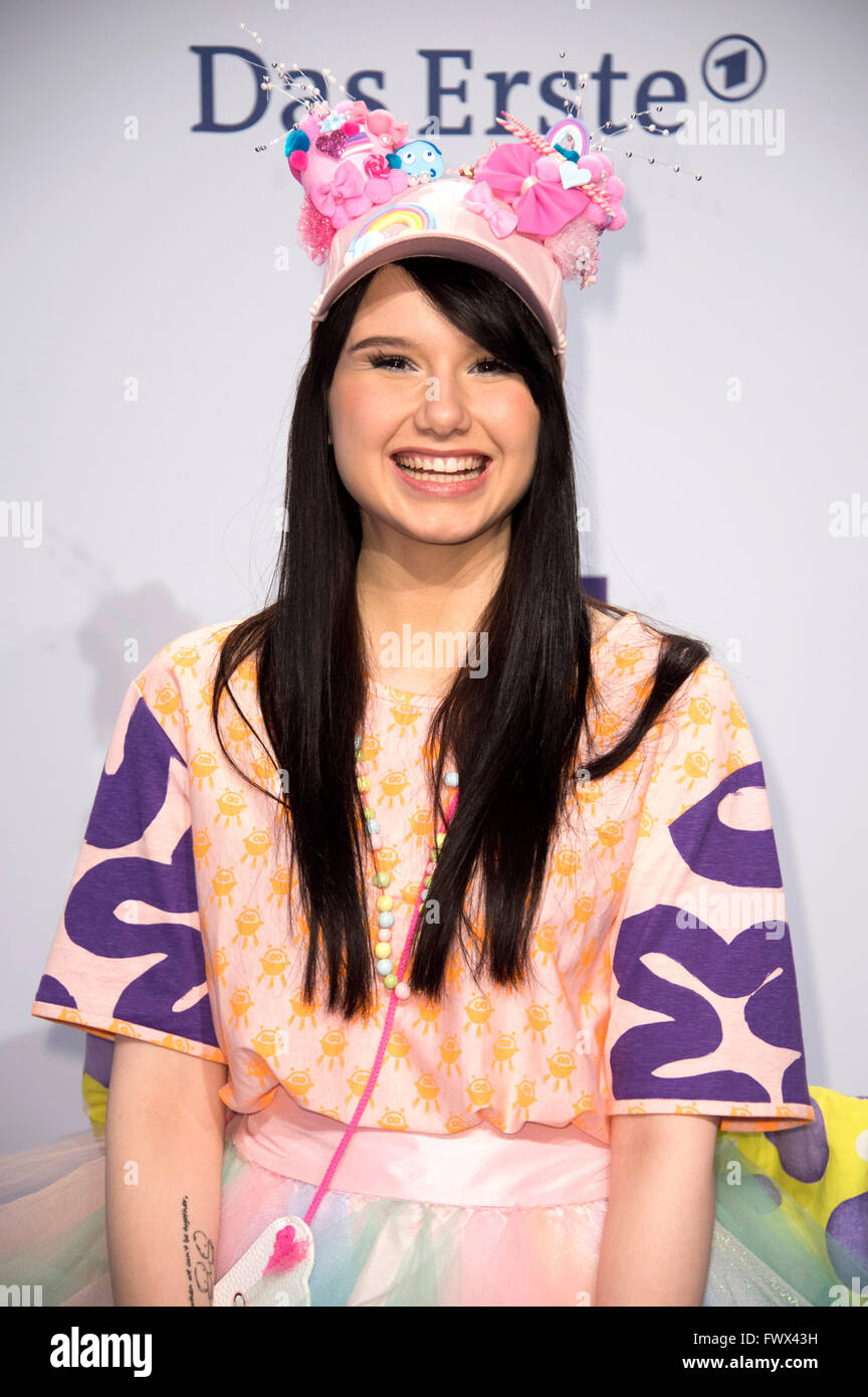 Jamie-Lee Kriewitz at the ECHO Award 2016 in Berlin, 07.04.2016 © dpa