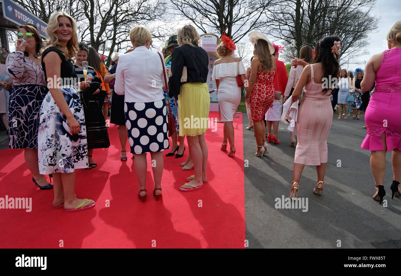Ladies Day At The Crabbies Grand National Meeting, Aintree, Liverpool,  8 April, 2016 Credit:  Pak Hung Chan/Alamy Live News Stock Photo