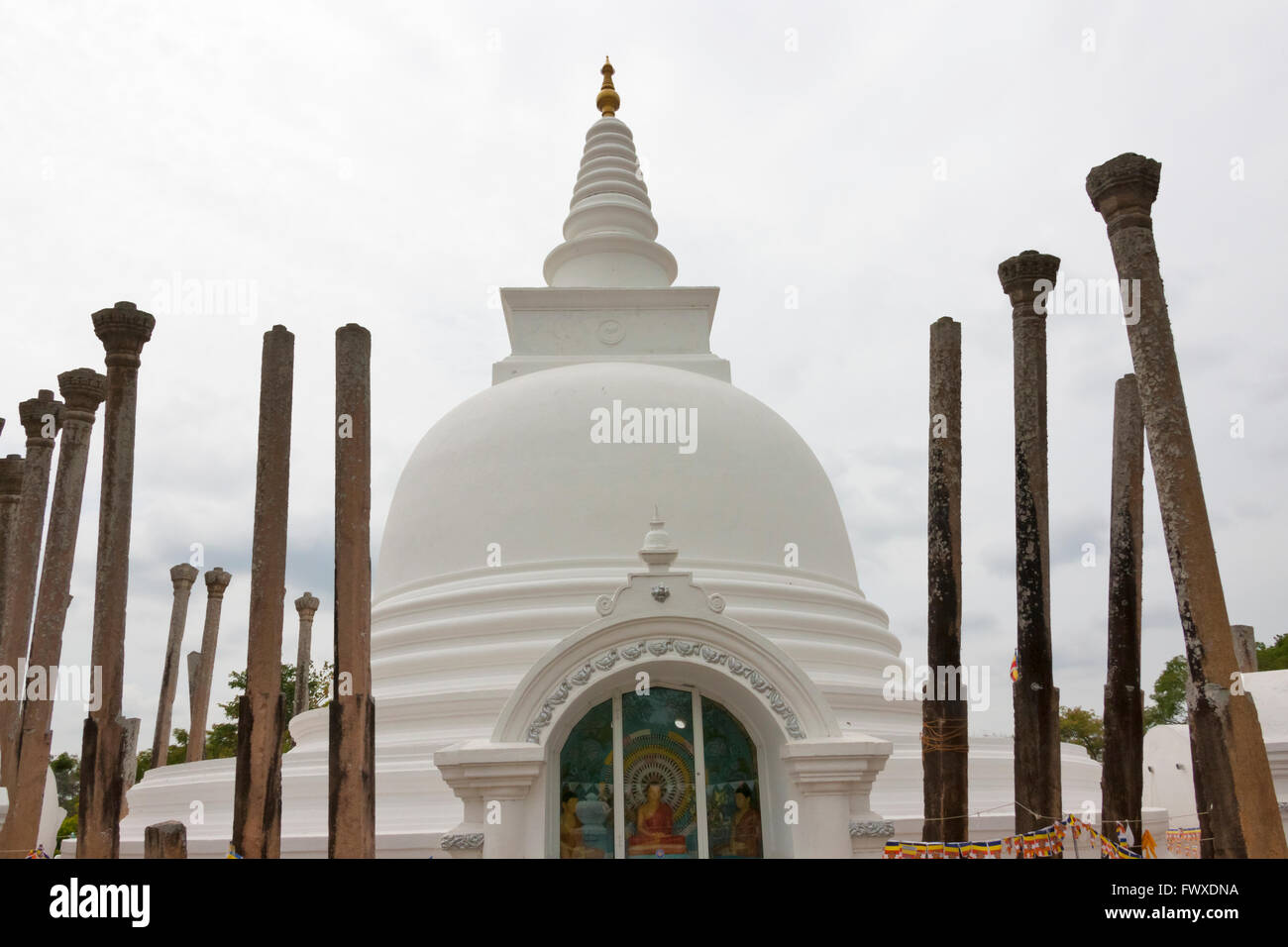 Thuparamaya dagoba hi-res stock photography and images - Alamy, image size:1300x956