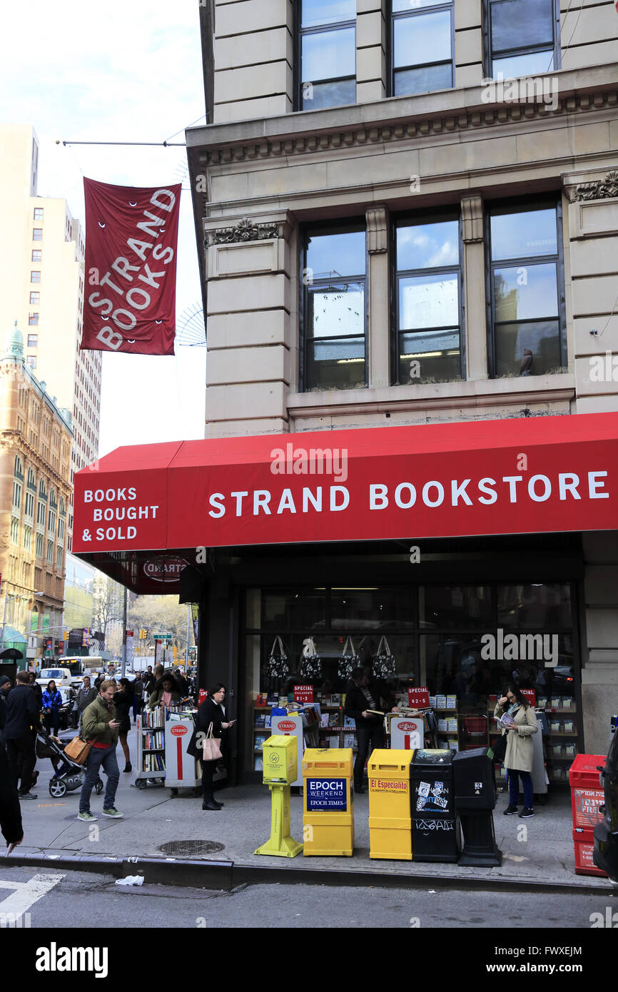 books for sale on sidewalk outside of Strand Bookstore in Greenwich