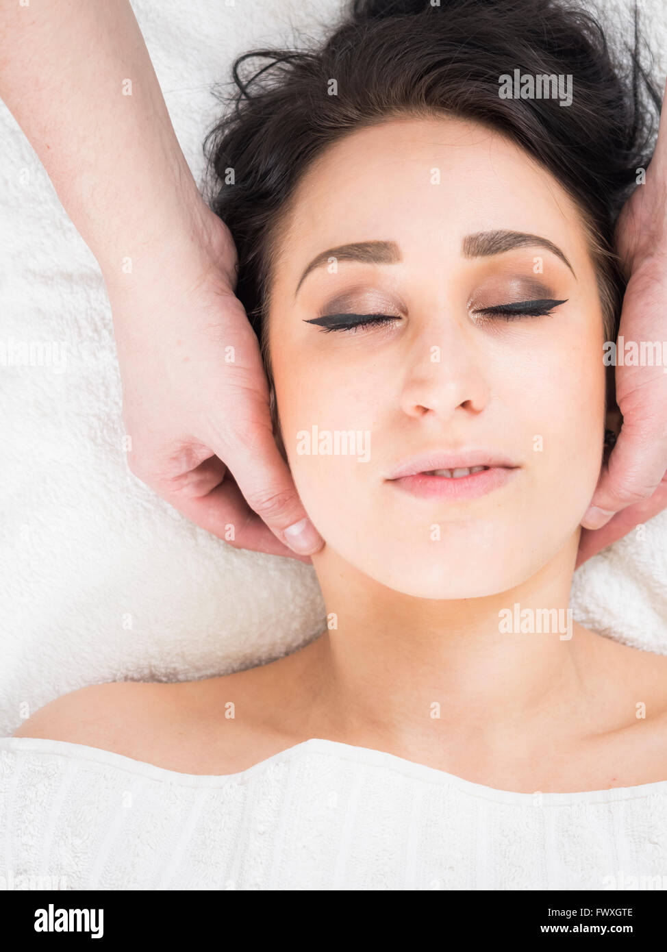 Male masseuse female client hi-res stock photography and images - Alamy