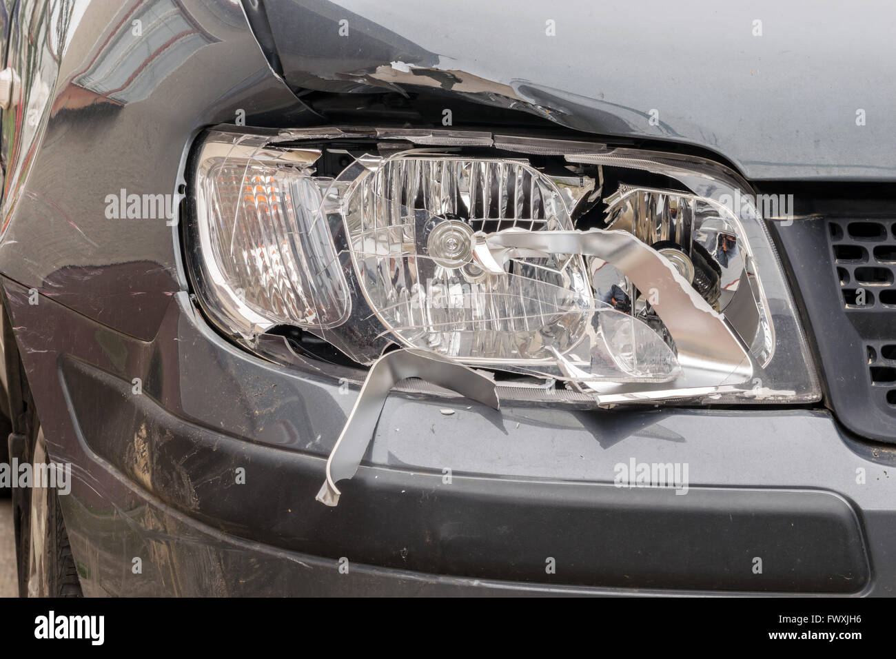 Broken headlight hi-res stock photography and images - Alamy