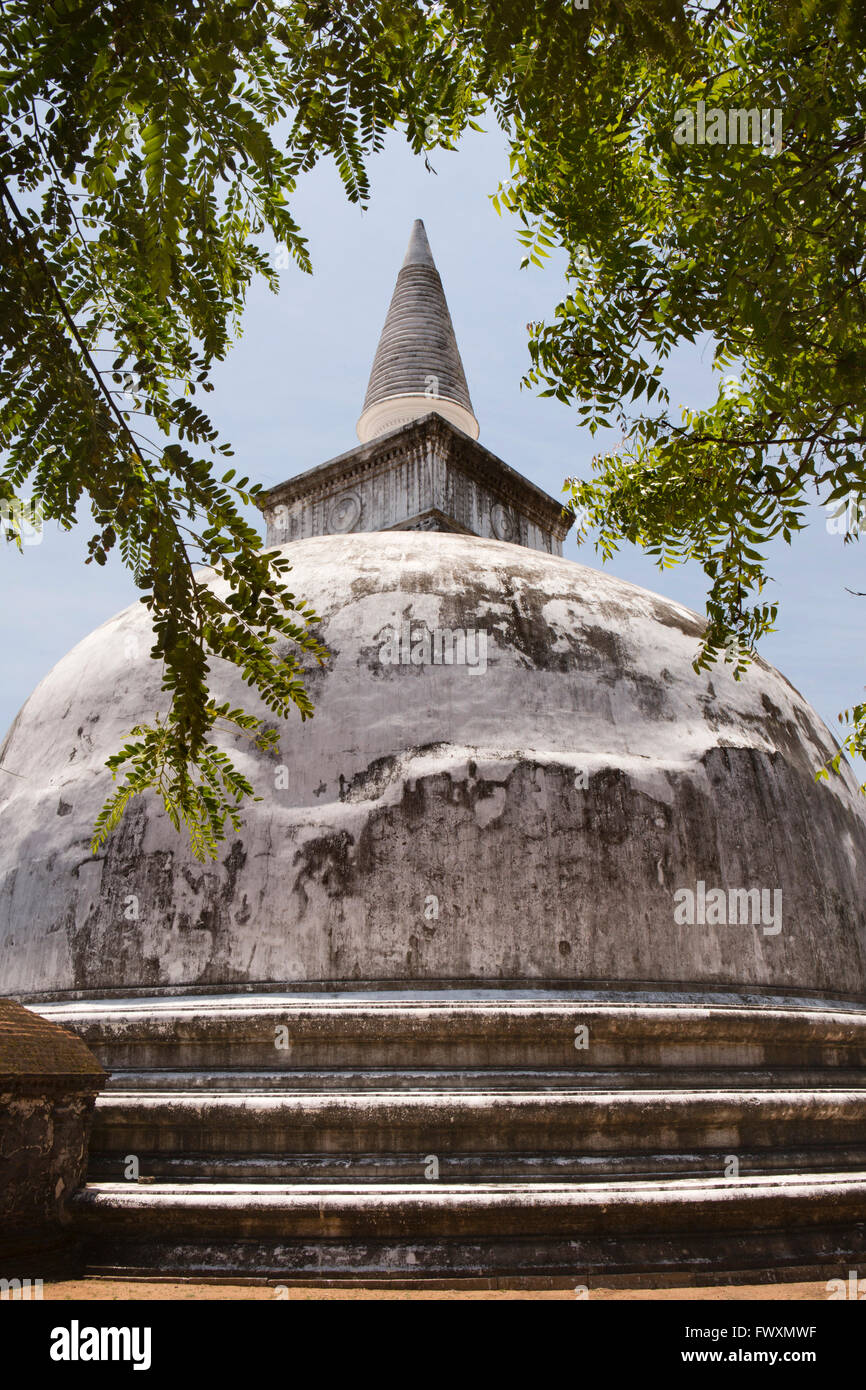 Sri Lanka, Polonnaruwa, Kiri Vihara, unrestored dagoba built by Subhadra, King Parakramabahu's queen Stock Photo