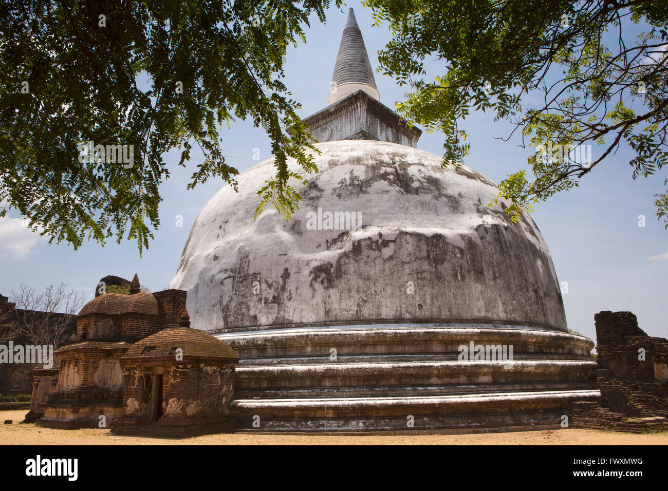 Sri Lanka, Polonnaruwa, Kiri Vihara, unrestored dagoba built by Subhadra, King Parakramabahu's queen Stock Photo