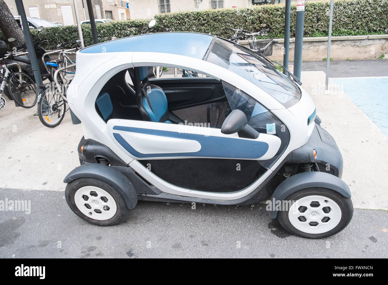 Small electric renault car outlet