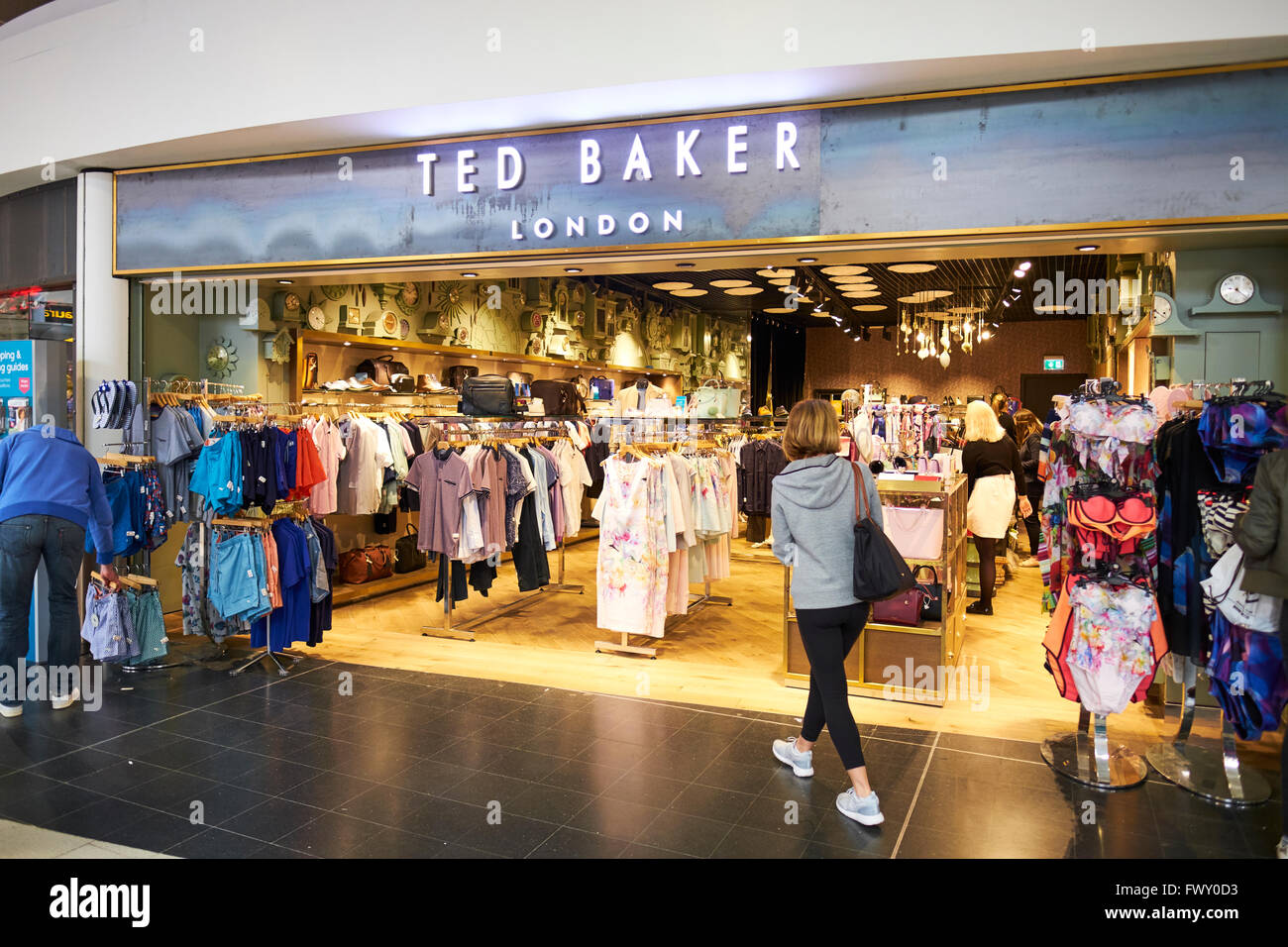 Page 2 - Duty Free Shop At Airport High Resolution Stock Photography and  Images - Alamy