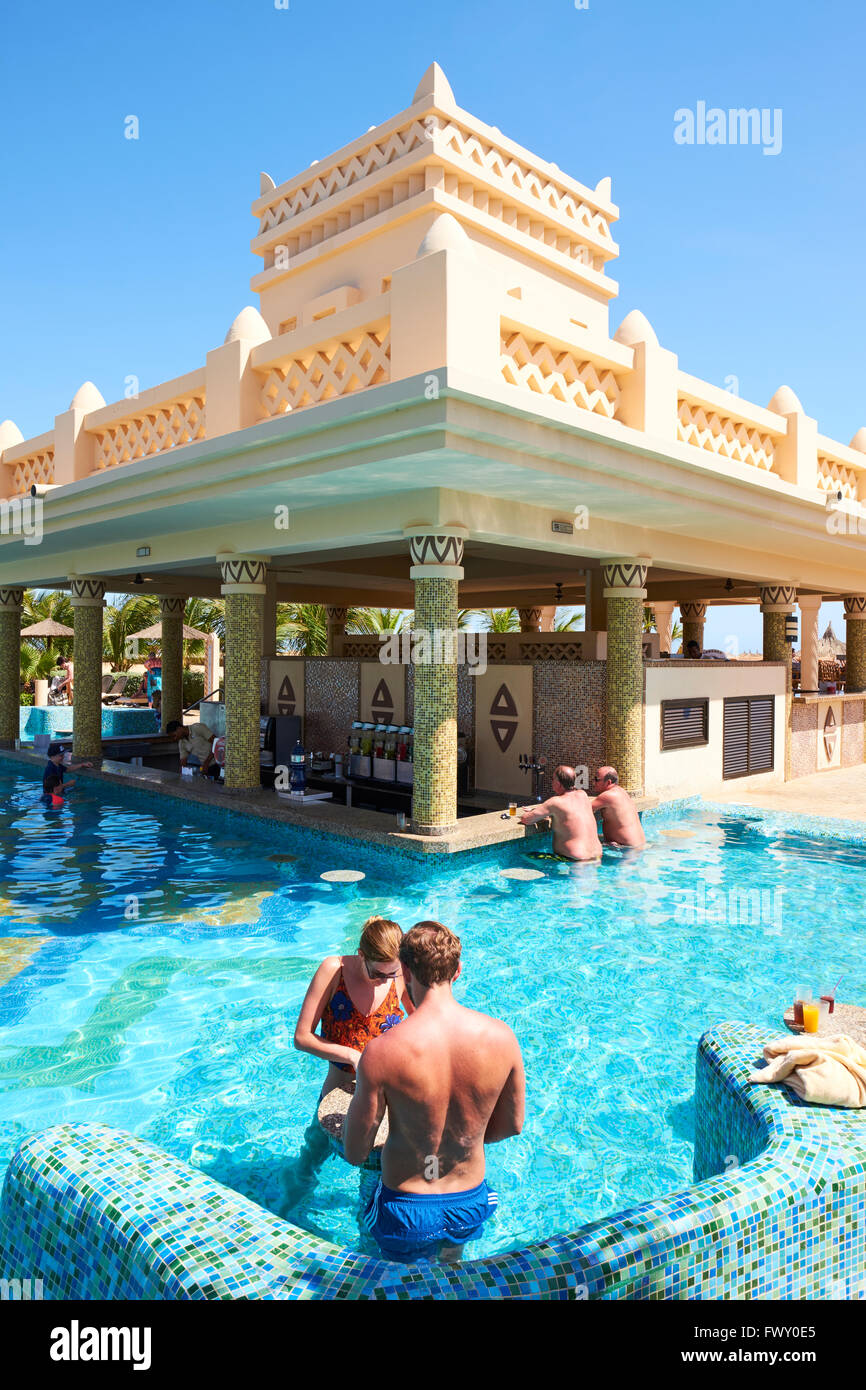 leder forbrug Ringlet Swim Up Bar Within The Hotel Riu Touareg Boa Vista Cape Verde Islands  Africa Stock Photo - Alamy