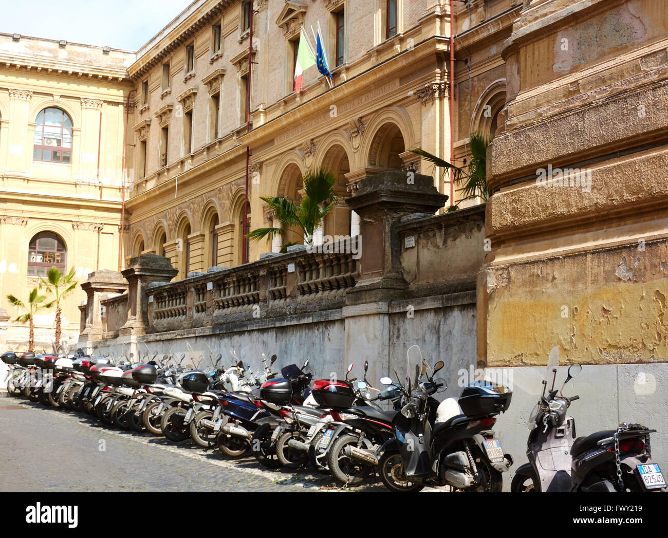 Sold Rome Street Streets of Rome Stock Photo - Alamy