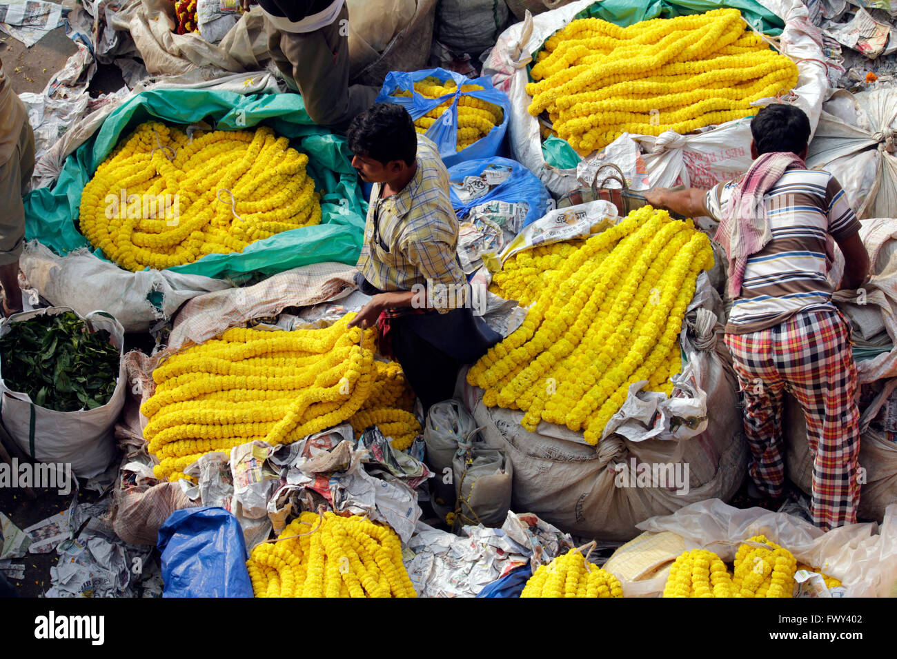 Flower market near Howrah bridge, Kolkata, India Stock Photo Alamy
