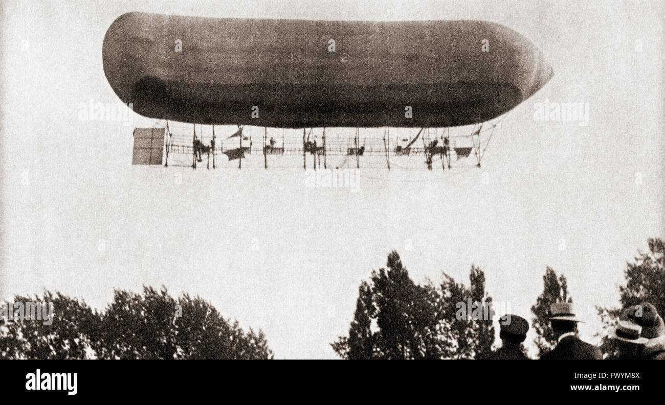 The Barton-Rawson Airship leaving Alexandra Palace, London, England in 1905 on its first and unsuccessful flight. Stock Photo