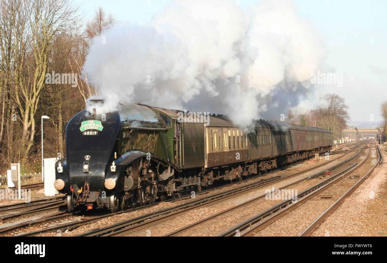 60019 Bittern heads south through Three Bridges with a Cathedrals Express for Bristol Stock Photo