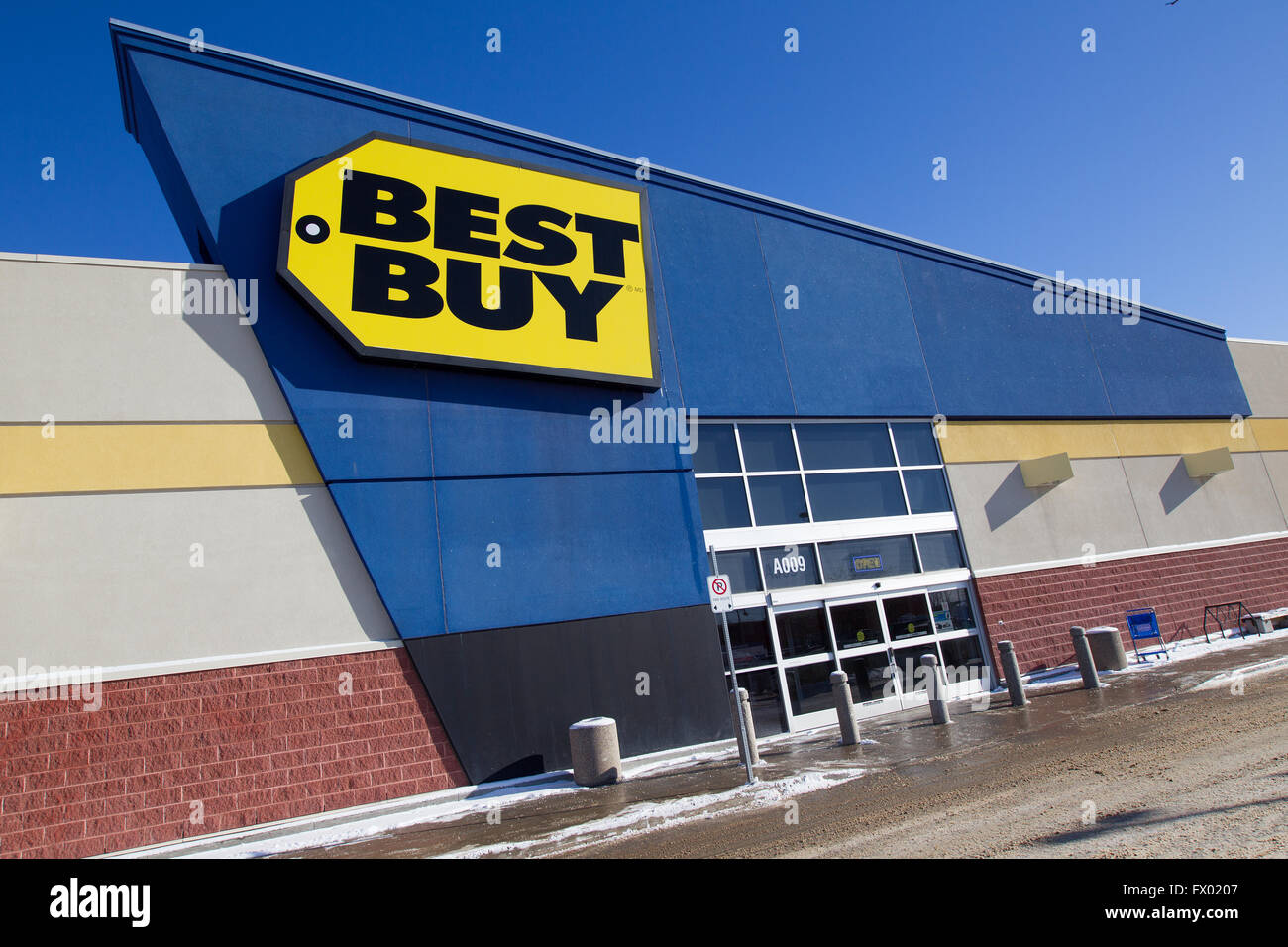 Bestbuy canada hires stock photography and images Alamy