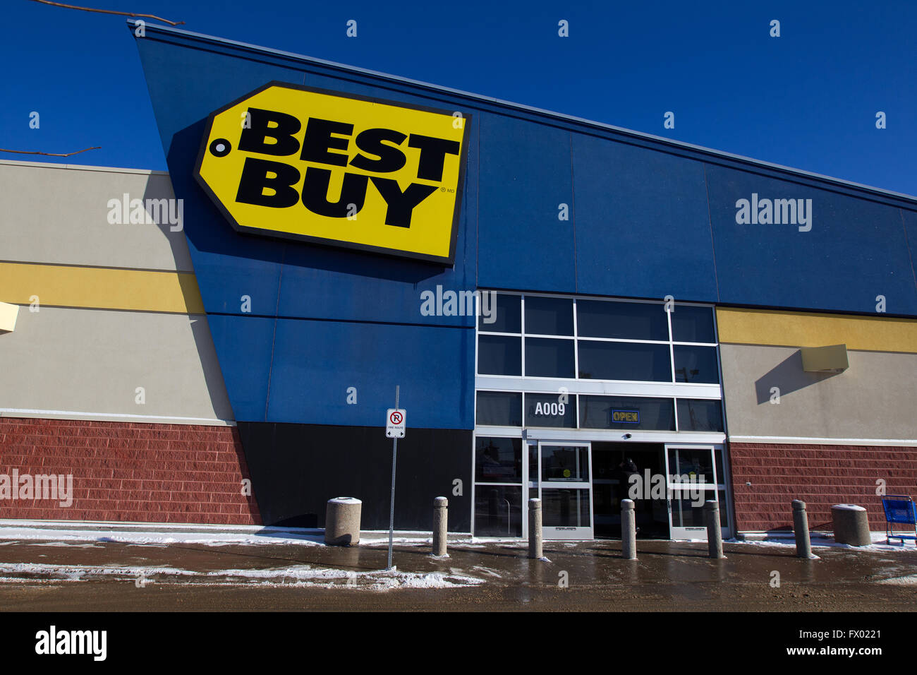 Bestbuy hires stock photography and images Alamy