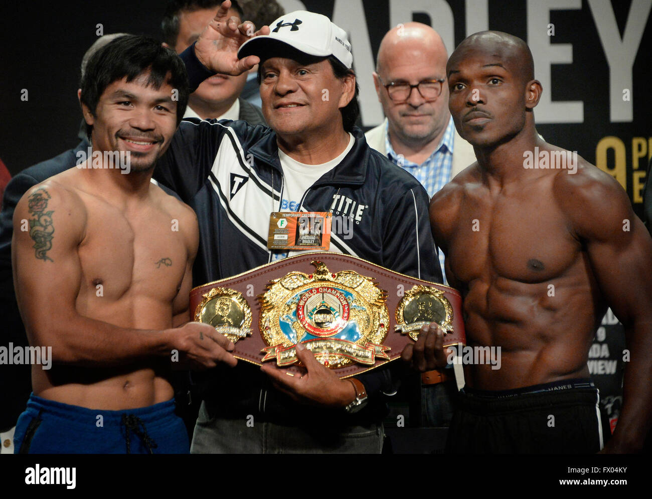 Las Vegas NV, USA. 8th Apr, 2016. (L-R) Manny Pacquiao, Roberto DurÃ¡n and Timothy Bradley pose together during todays weigh-in Friday. Timothy Bradley will be fighting Manny Pacquiao for the 3rd time Saturday, April 9, at the MGM Grand Garden Arena in Las Vegas, Nevada.Photo by Gene Blevins/LA Daily News/ZumaPress Credit:  Gene Blevins/ZUMA Wire/Alamy Live News Stock Photo