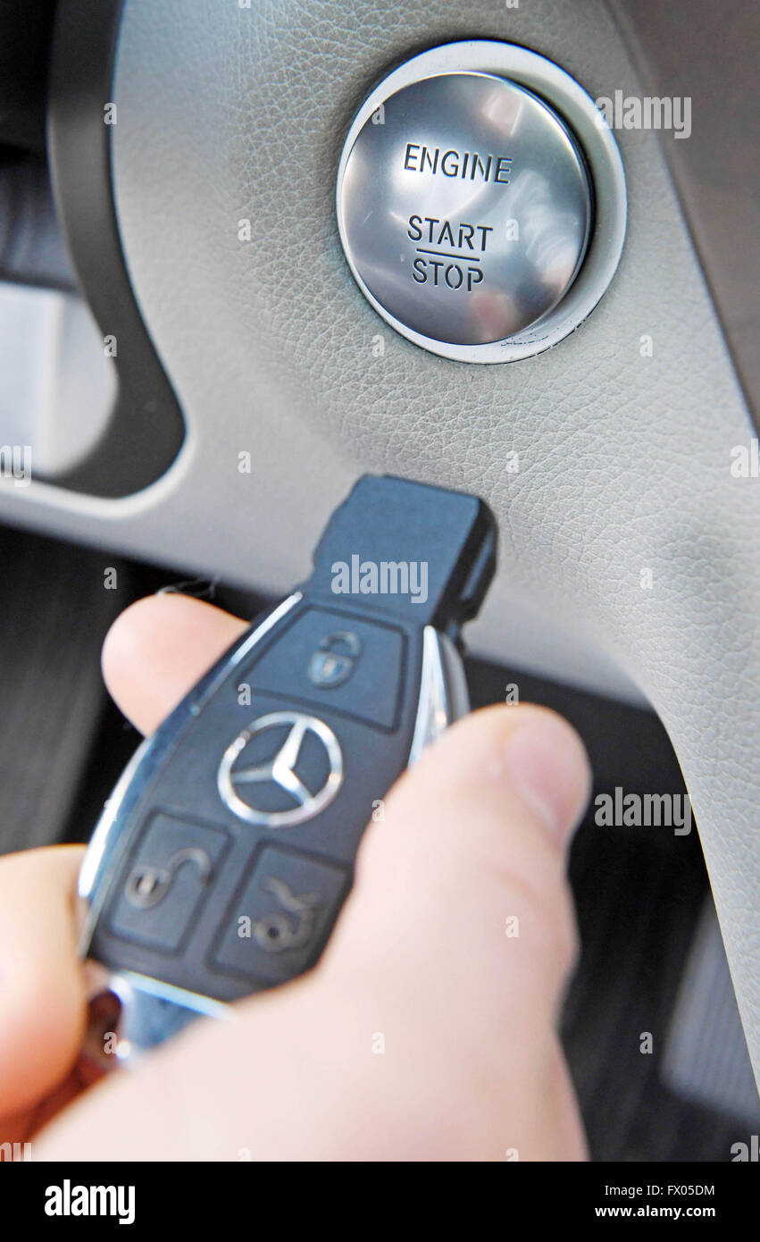 Karlsruhe, Germany. 08th Apr, 2016. ILLUSTRATION- The Keyless Go key for a  Mercedes Benz M Class is held up near the car's motor start/stop button in  Karlsruhe, Germany, 08 April 2016. Modern