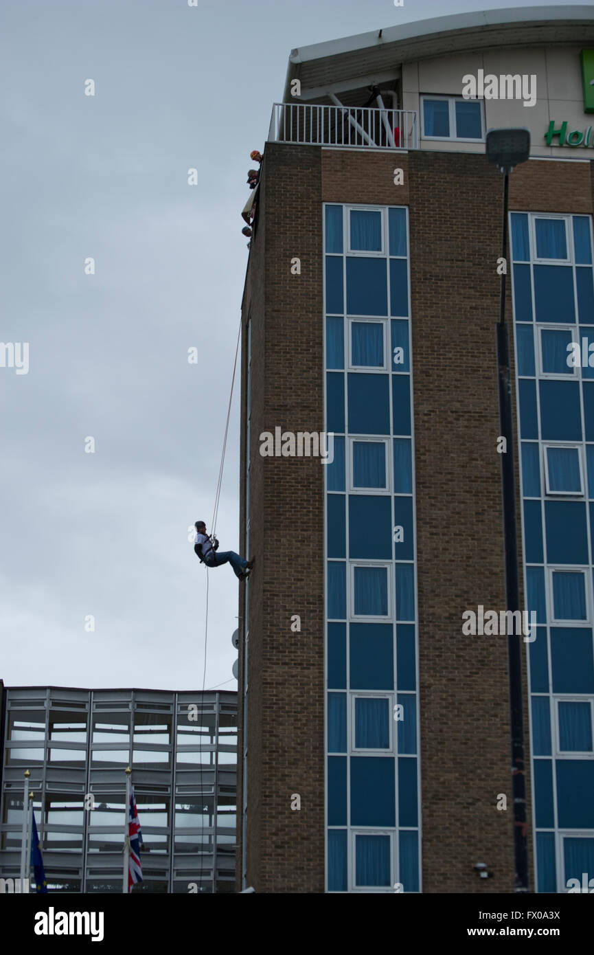 Kenilworth, Warwickshire, UK. 09th Apr, 2016. Attorney General Jeremy Wright QC MP abseiled down from the top of the Holiday Inn which is directly opposite his constituency office in the Warwickshire town of Kenilworth. As local MP he said he was overcoming his fear of heights to help raise money for the Teenage Cancer Trust, he hopes to raise £1000 from sponsorship from the event which other local people also took part in on Saturday afternoon 9 April 2016. Credit:  Fraser Pithie/Alamy Live News Stock Photo
