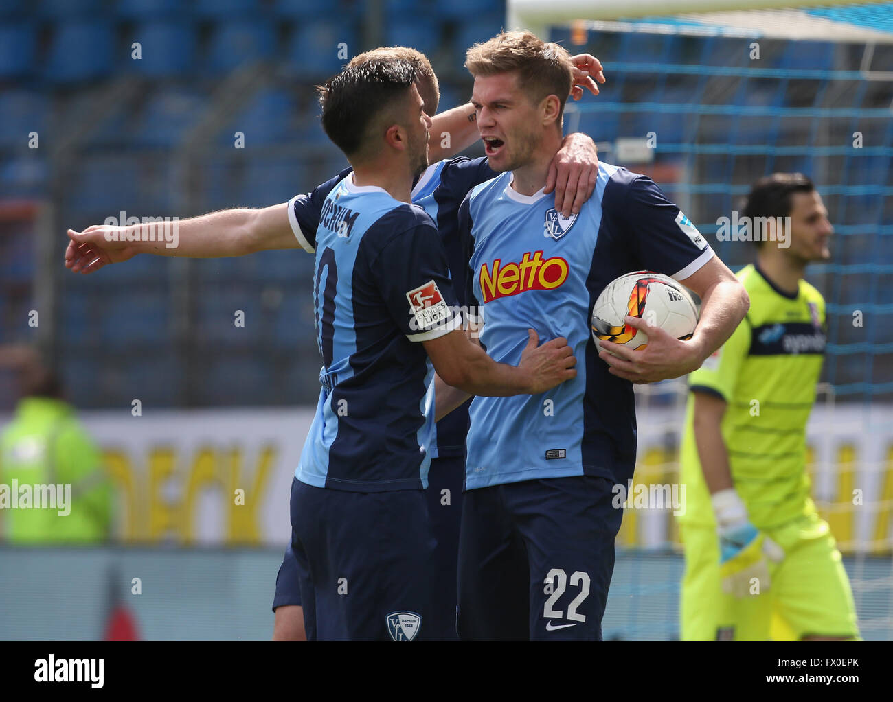 Bochum, Germany, 9th April, 2014. Football, 2nd Bundesliga, Bochum, Germany, 09.04.2016, Vfl Bochum vs FSV Frankfurt: Jubilation Simon Terodde (Bochum, R) with Marco Terrazzino.  Credit:  Juergen Schwarz/Alamy Live News Stock Photo