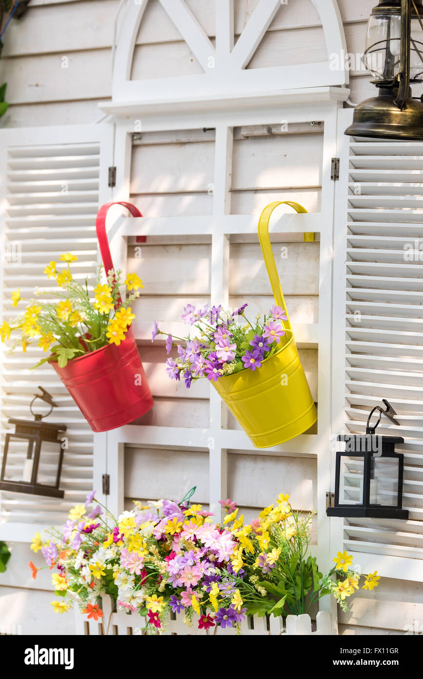 Hanging flower pots fence hi-res stock photography and images - Alamy