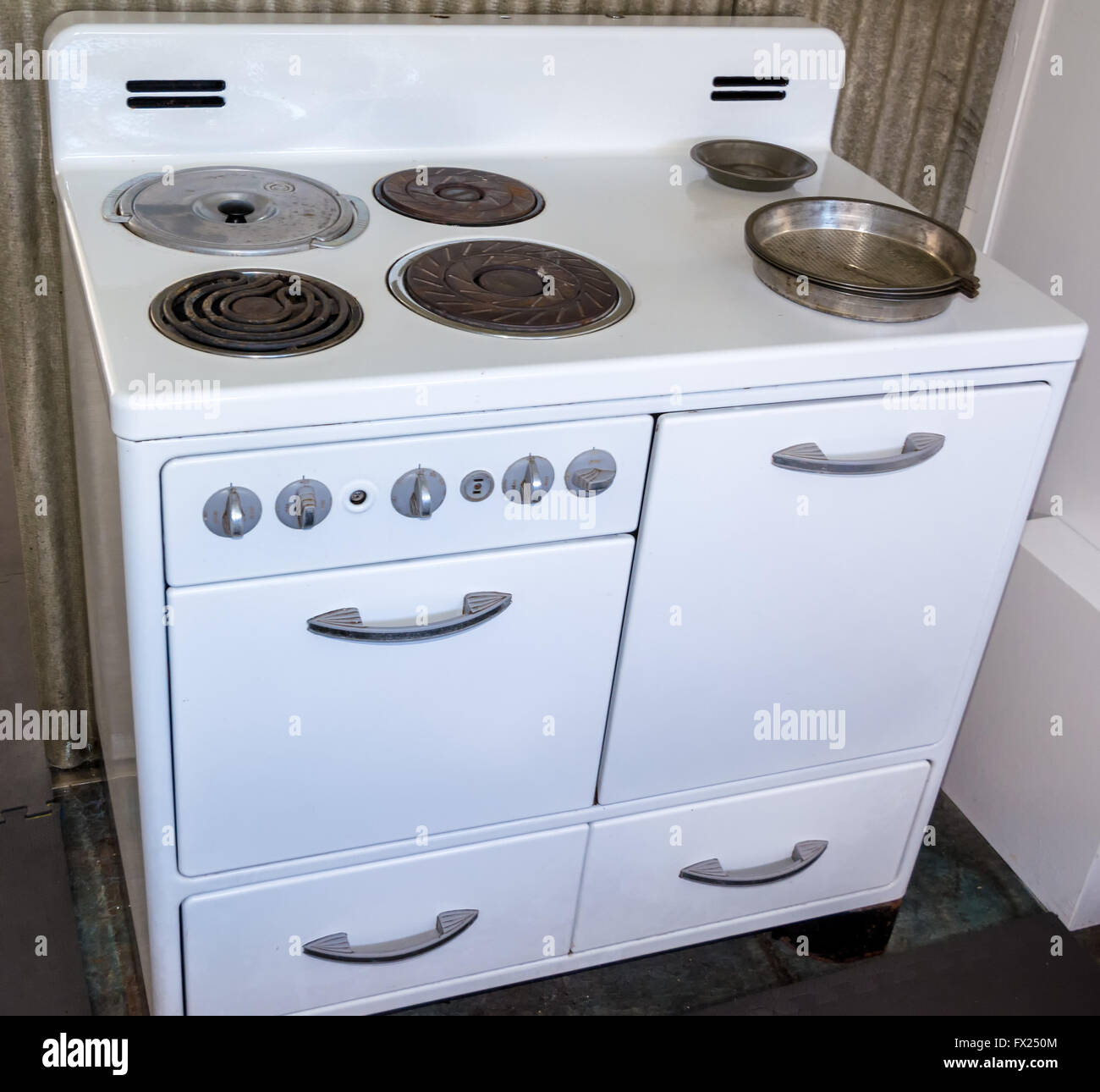 Antique oven hires stock photography and images Alamy