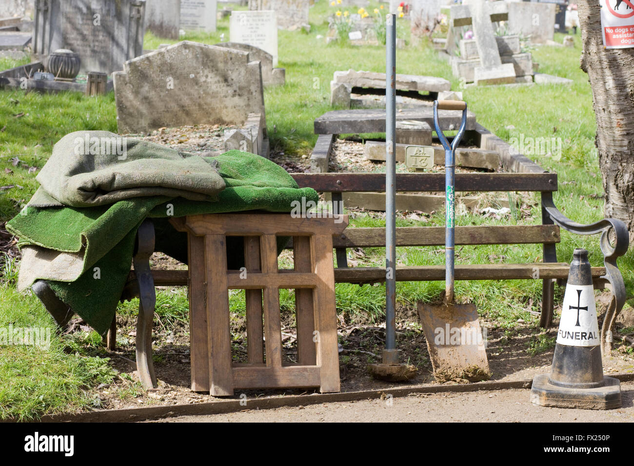 Grave digging hires stock photography and images Alamy