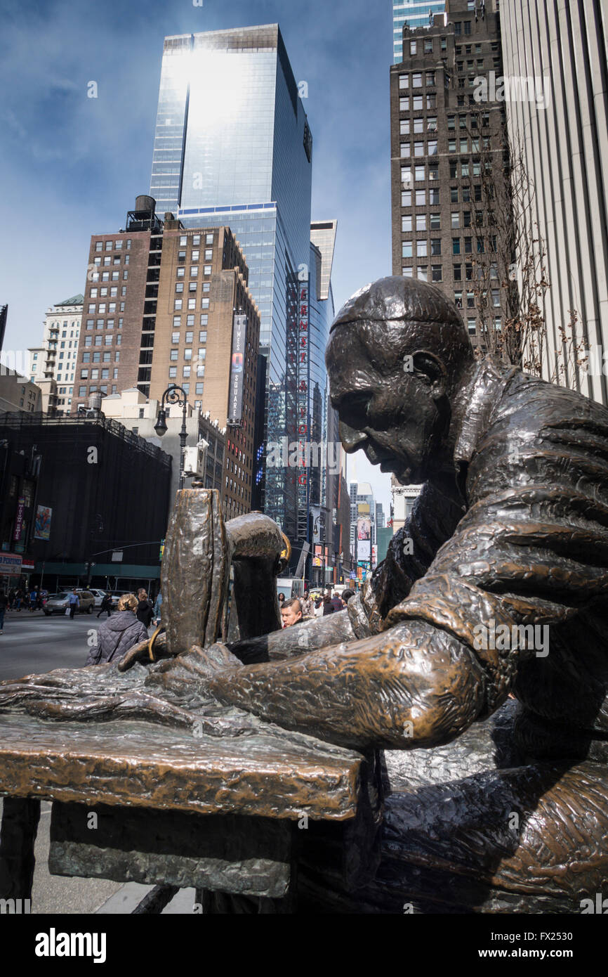 'The Garment Worker', Fashion District, NYC Stock Photo