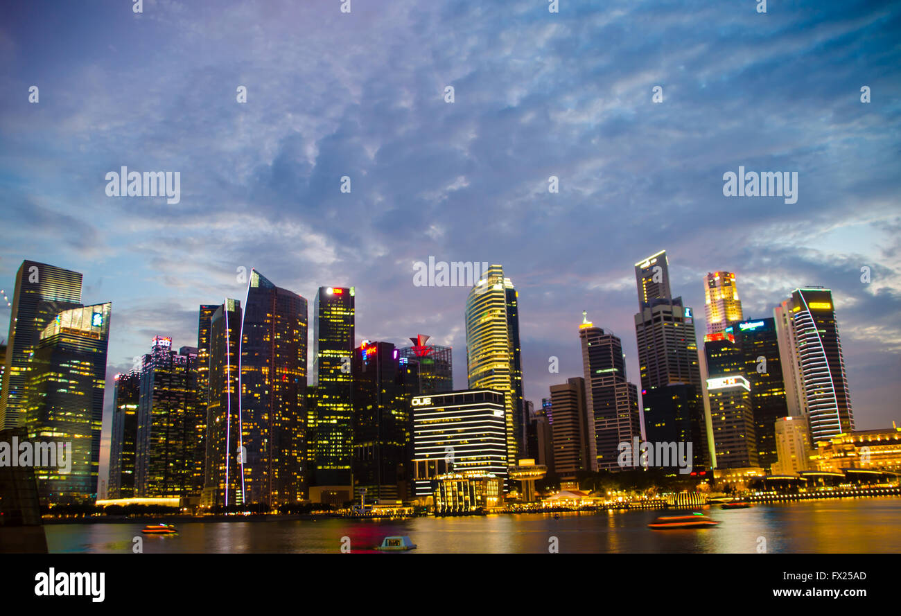Singapore night silhouette hi-res stock photography and images - Alamy