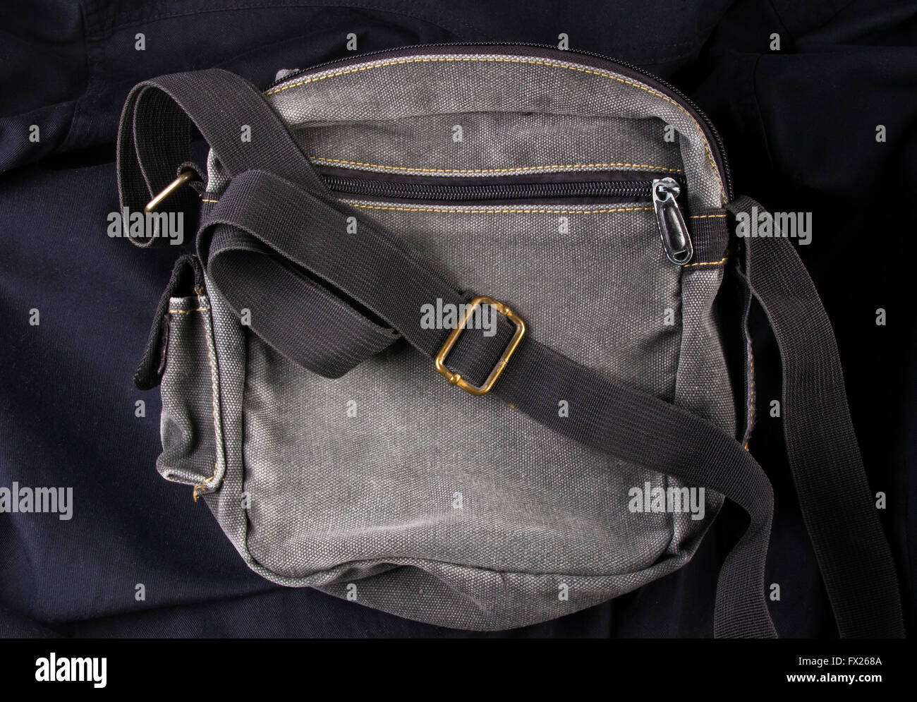 Black shoulder bag hi-res stock photography and images - Alamy