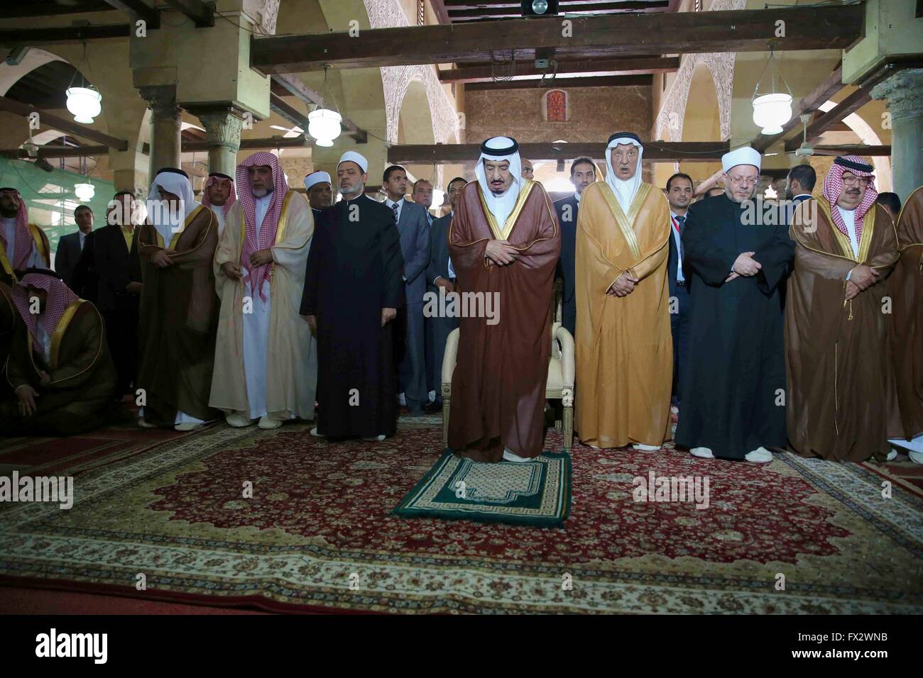 Ислам в египте. Почетный караул саудовской аравии. Служителя двух святынь. Саудовская аравия 1932. Медали саудовской аравии.