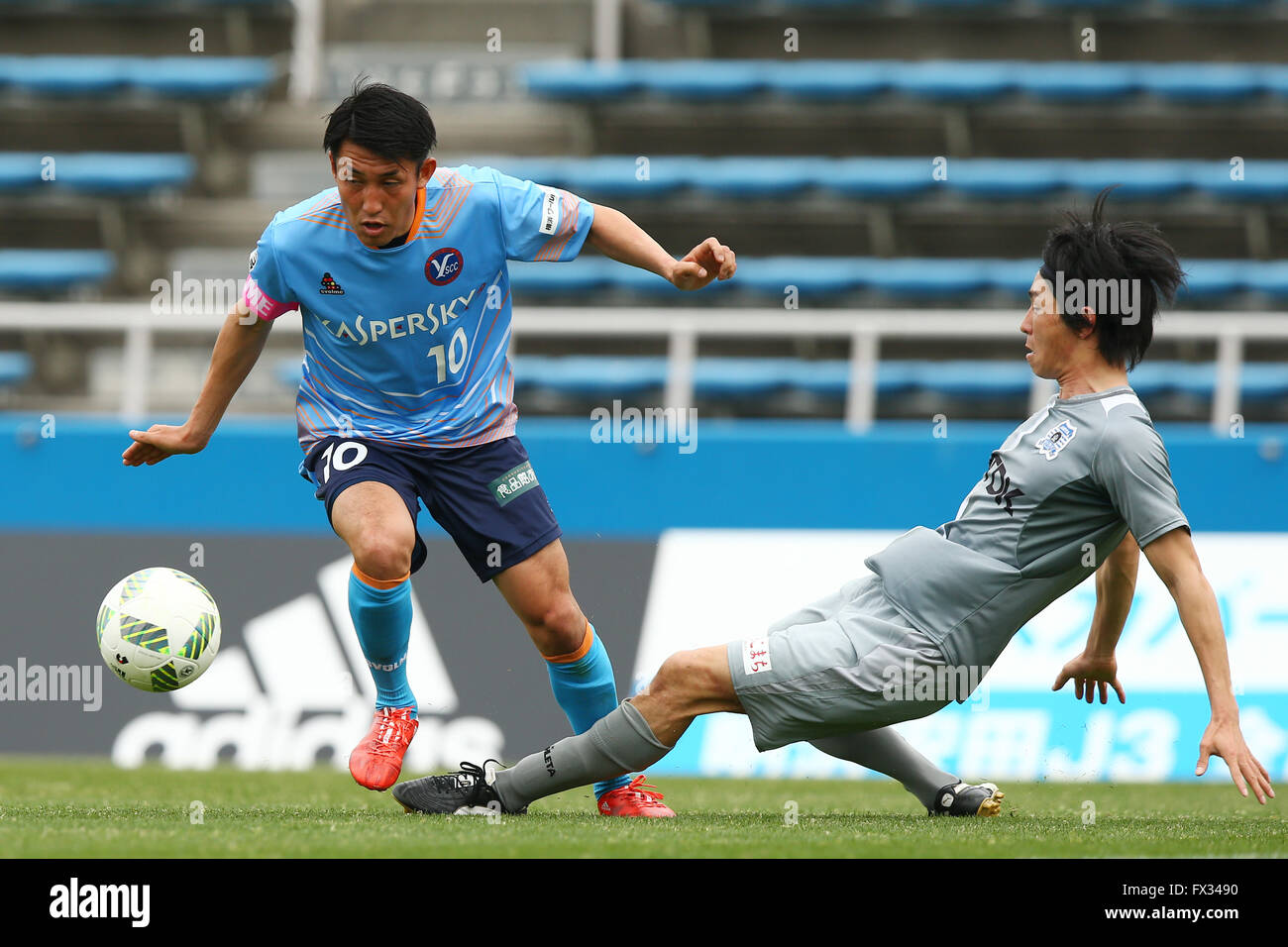 NHK SPRING Mitsuzawa Football Stadium, Kanagawa, Japan. 10th Apr, 2016.  (L-R) Akio Yoshida (Y.S.C.C.Yokohama), Keita Hidaka (Blaublitz), APRIL 10,  2016 - Football/Soccer : 2016 J3 League match between Y.S.C.C. Yokohama 1-2  Blaublitz