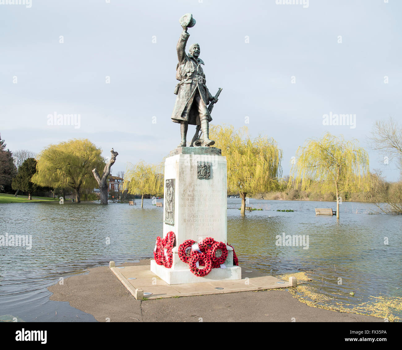 High Tide in Radnor Gardens Twickenham Stock Photo Alamy