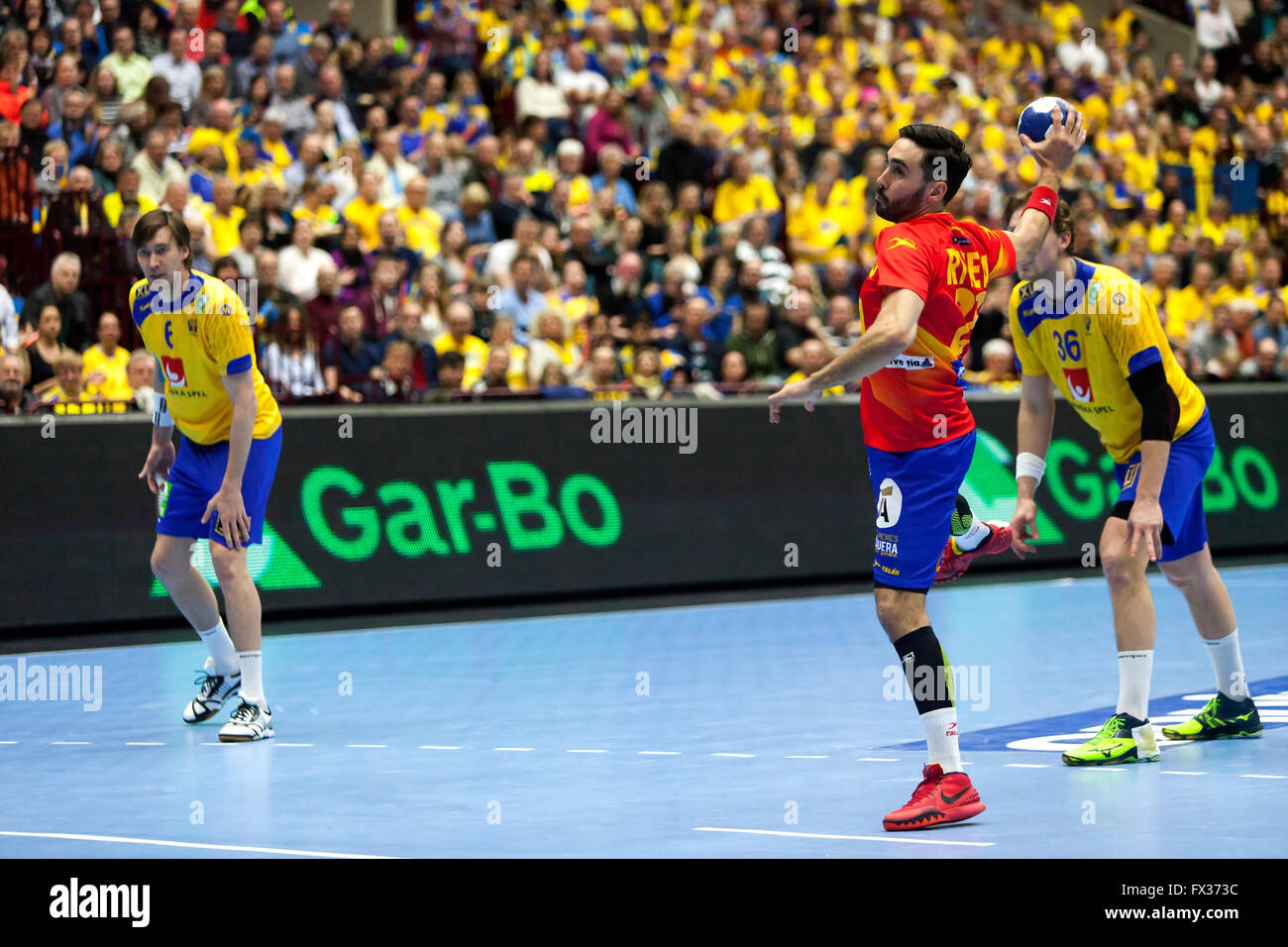 Malmö, Sweden, April 10th, 2016. Valero Rivera Folch (28) of Spain in action during the IHF 2016 Men’s Olympic Qualification Tournament between Spain and Sweden in Malmö Arena.  Spain won the match 25 – 23, but Sweden qualified for Olympic Games participation while Spain for the first time in 40 years did not qualify. Credit:  OJPHOTOS/Alamy Live News Stock Photo