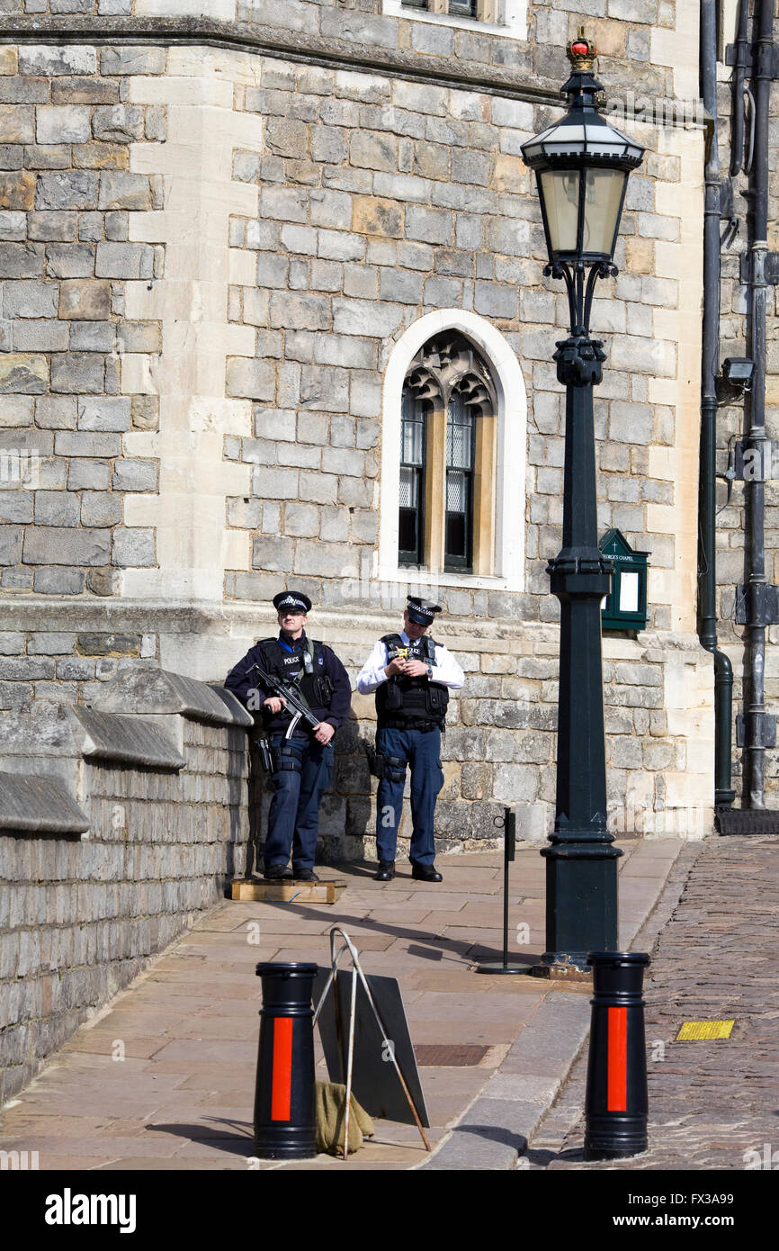 Windsor Castle Police Hi-res Stock Photography And Images, 44% OFF