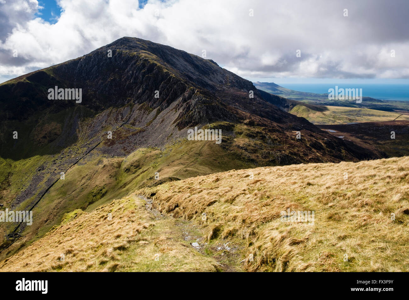 Looking west towards Craig Cwm Silyn from path up to Mynydd Tal-y-mignedd on Nantlle Ridge in mountains of Snowdonia Wales UK Stock Photo