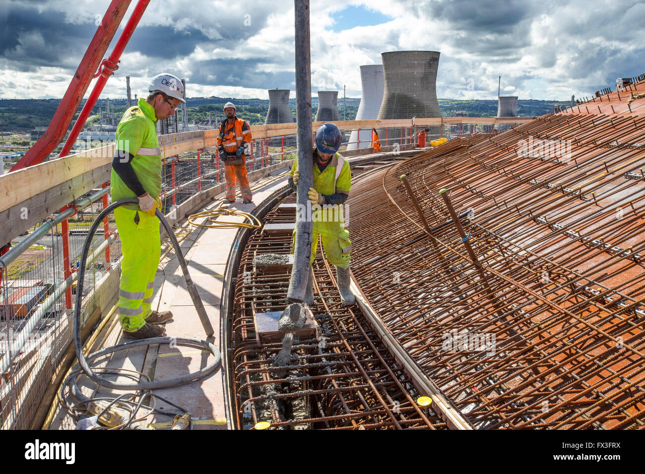 Concrete Pour Grangemouth Ethane Tank Pic Peter Devlin Stock Photo