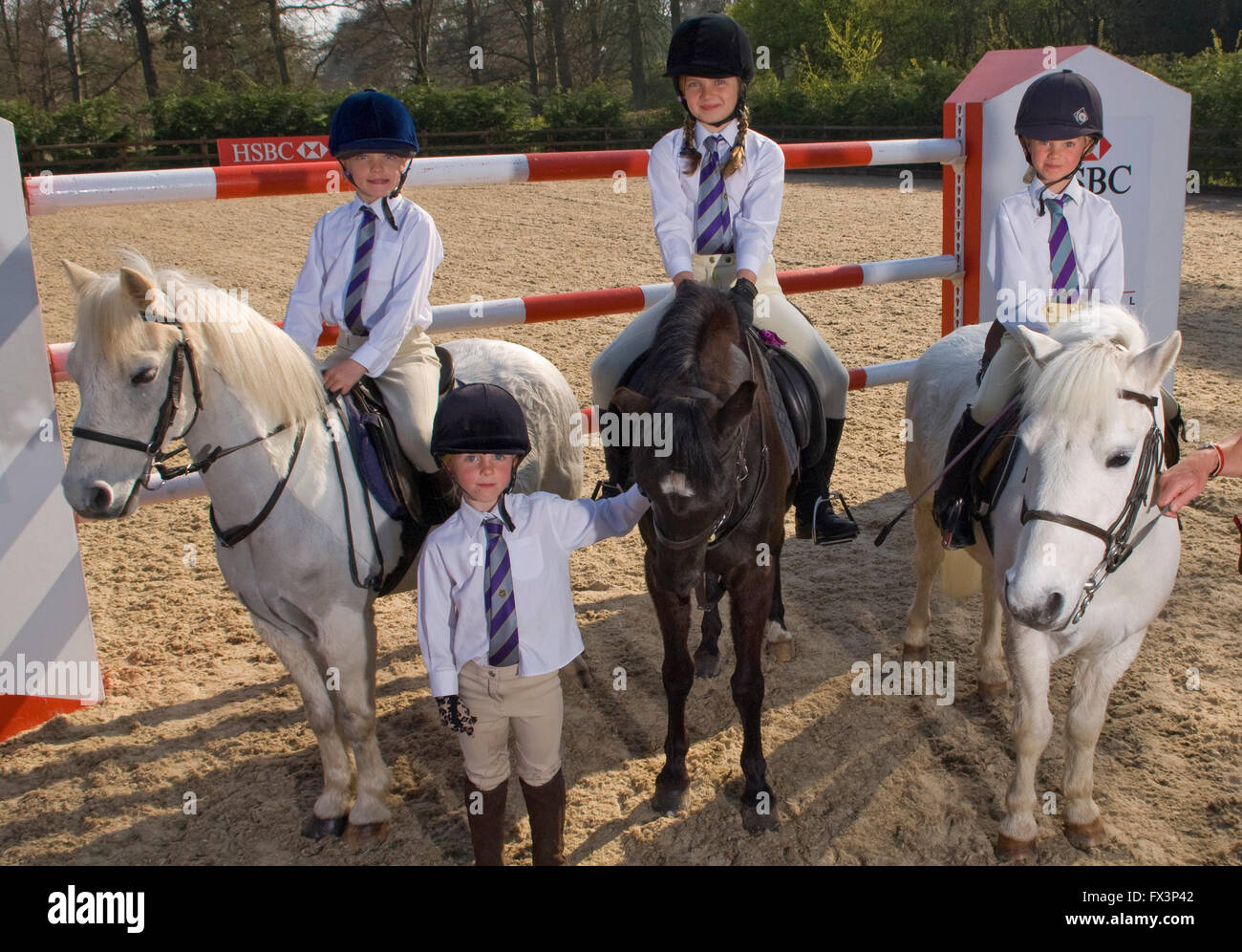 Pony Club meeting in Devonshire with help from olympic equestrian Mary